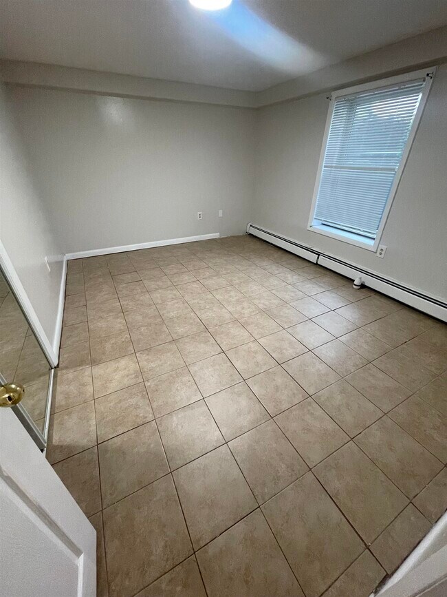 Building Photo - 171 Charles St