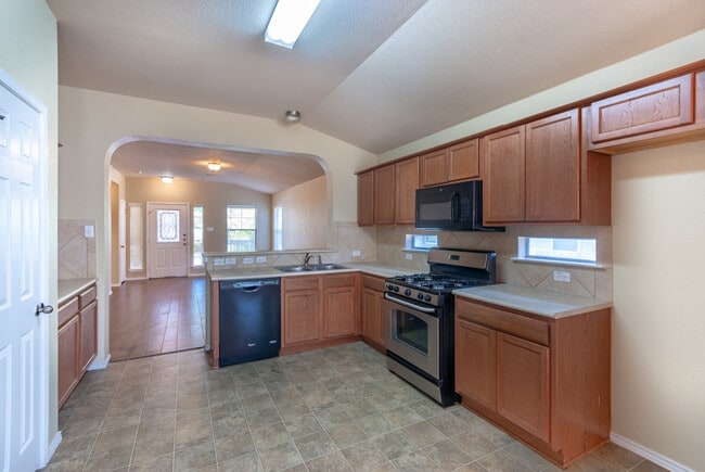 Building Photo - 3 Bedroom, 2 Bath, Single Story Home in Highland Park