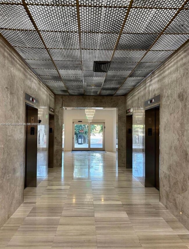 Building Photo - 100 Bayview Dr