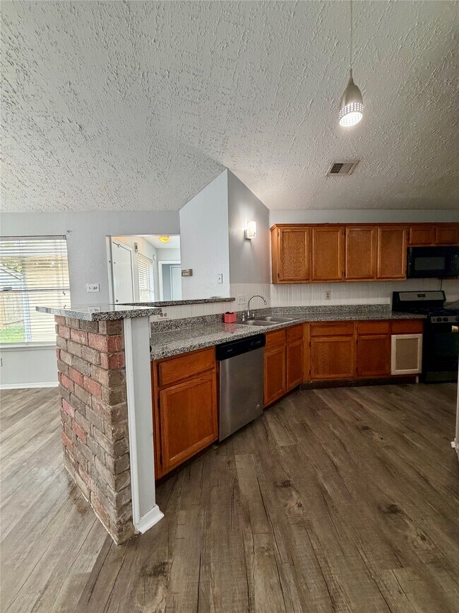 Building Photo - 7111 Golden Dale Ct