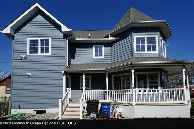 Building Photo - 111 Main St