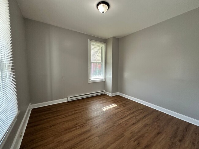 Building Photo - 512 Spruce St