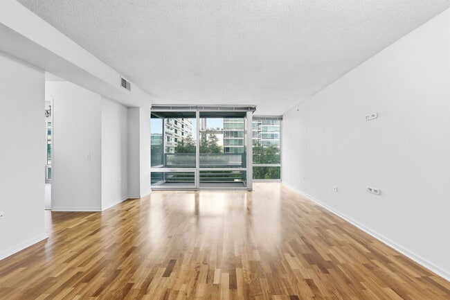 Building Photo - 9725 Woods Dr