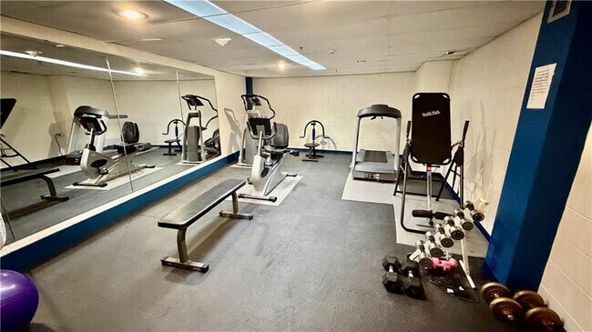 Building Photo - 1302 Capella S