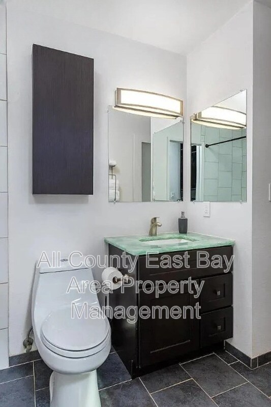 Building Photo - 5 Admiral Dr