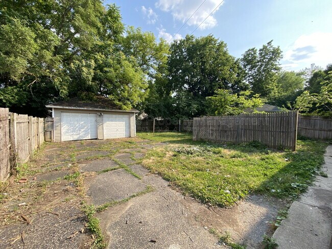 Building Photo - 26 W Beechwood Ave