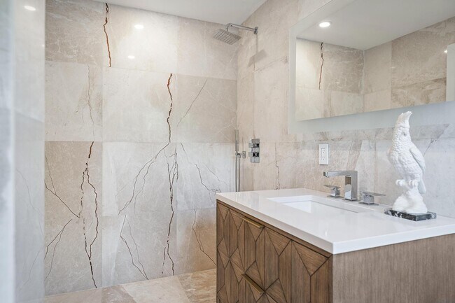 Building Photo - 306 Cordova Rd