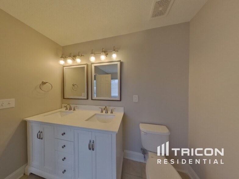 Building Photo - 4327 Stone Mountain Dr