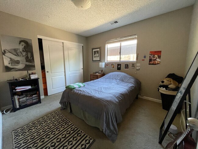 Building Photo - 3 Bedroom 2 bath home in North Davis