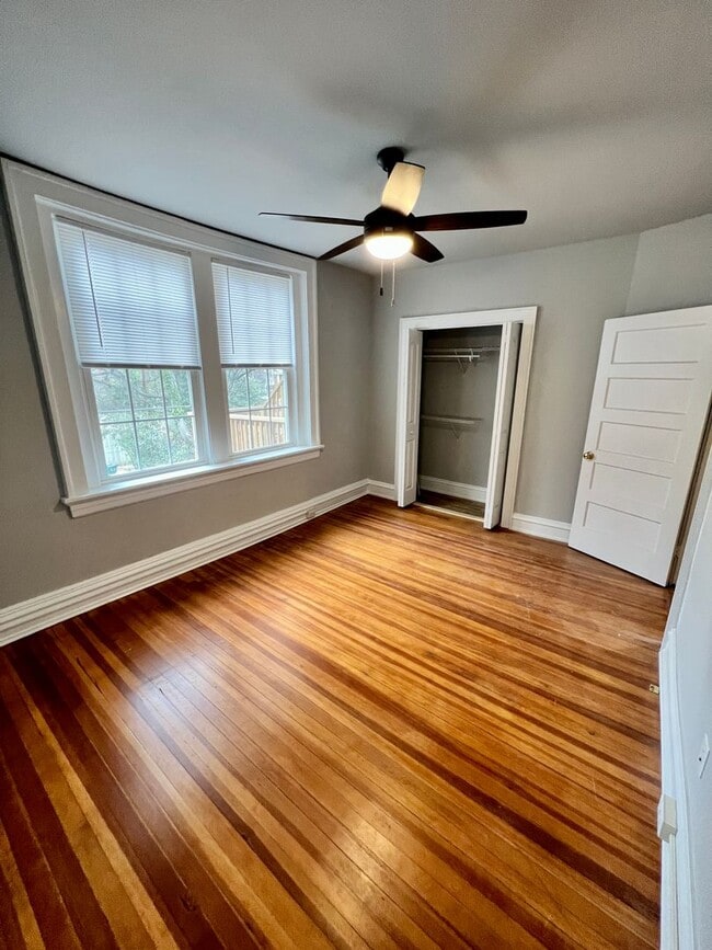 Building Photo - 402 N Sheppard St