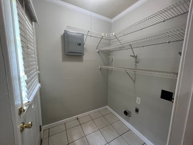 Building Photo - 3 bedroom 1 bathroom in Northport