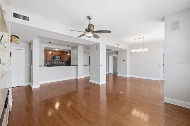 Building Photo - 1227 E Madison St