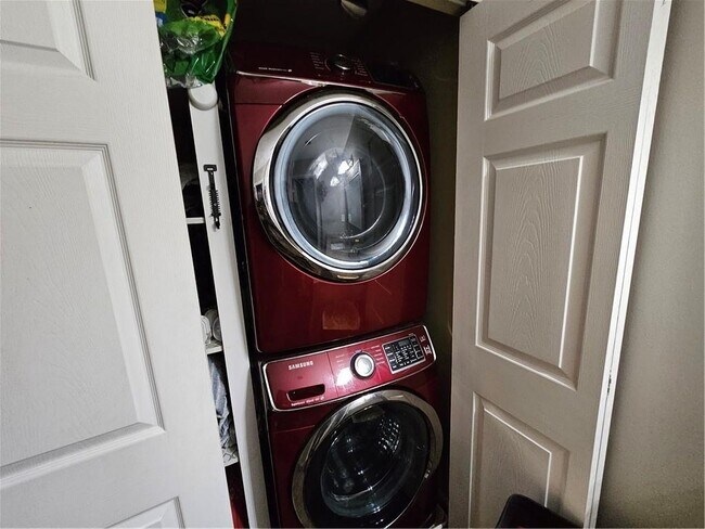 Building Photo - 24101 Plantation Dr NE