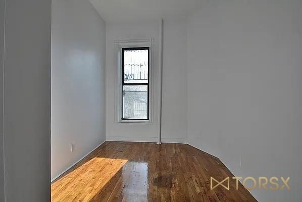 Building Photo - 3 bedroom in BROOKLYN NY 11206