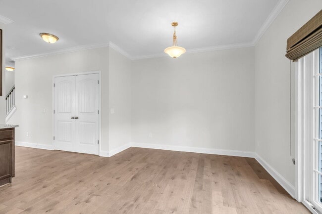 Building Photo - Luxury 3BR/2.5BA Townhome in Riverside Area with Modern Upgrades $1,850/mo rent