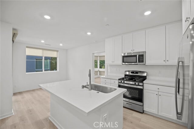 Building Photo - 980 N Tangent Privado