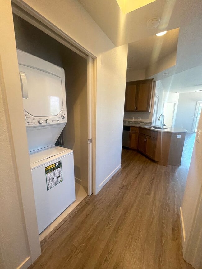 Building Photo - Newer & Beautiful 2bd/2bth condo in Ashland