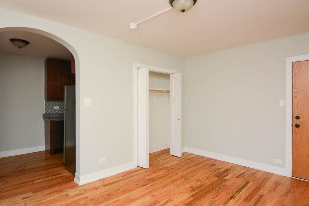 Building Photo - 562 W Arlington