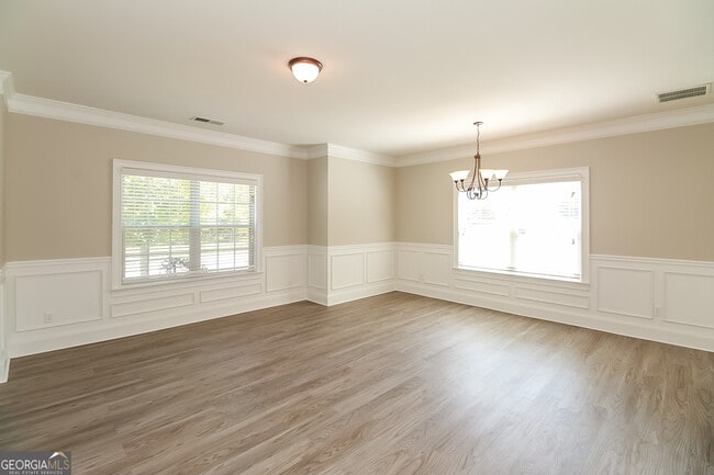 Building Photo - 5663 Valley Loop