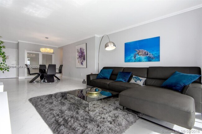 Building Photo - 300 Bayview Dr