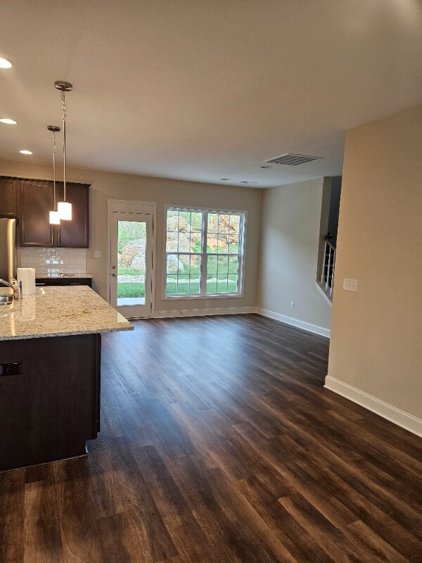 Building Photo - 1836 Silver Chapel Dr