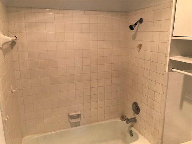 Building Photo - MOVE IN SPECIAL For This Captivating Townh...