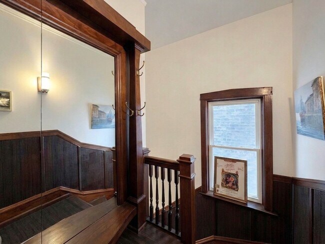 Building Photo - 1458 W Olive Ave