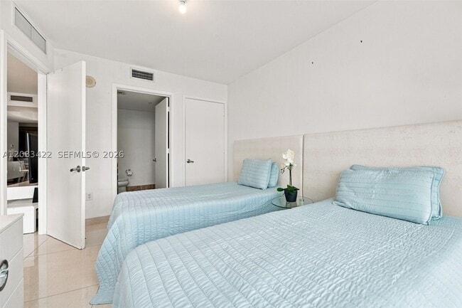 Building Photo - 18201 Collins Ave