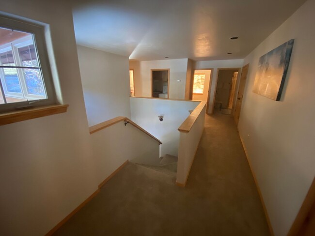 Building Photo - Spacious and Comfortable Colorado Mountain...