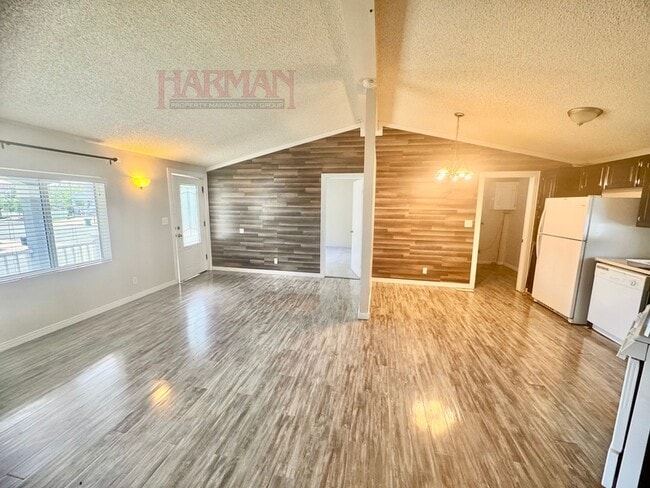 Building Photo - 863 Artesia Rd