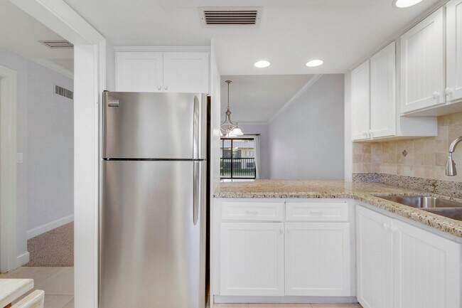 Building Photo - 275 S Beach Rd