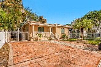 Building Photo - Charming Coral Gate Home Steps from Miracle Mile
