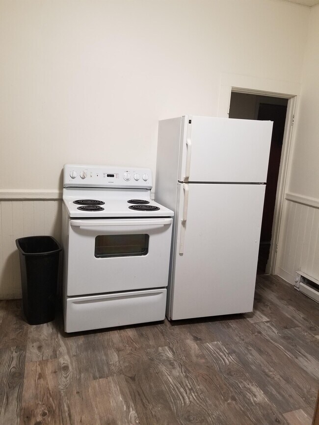 Building Photo - 10 N Touchet St