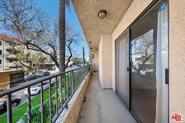Building Photo - 1633 S Bentley Ave