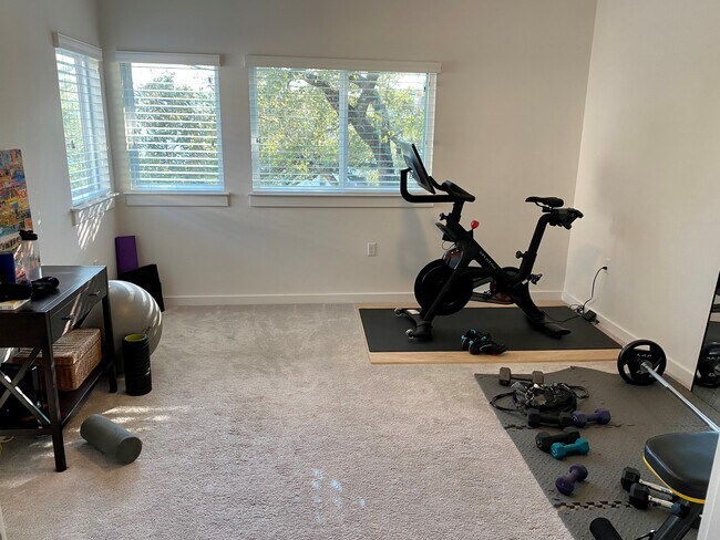 Building Photo - 6800 Menchaca Rd