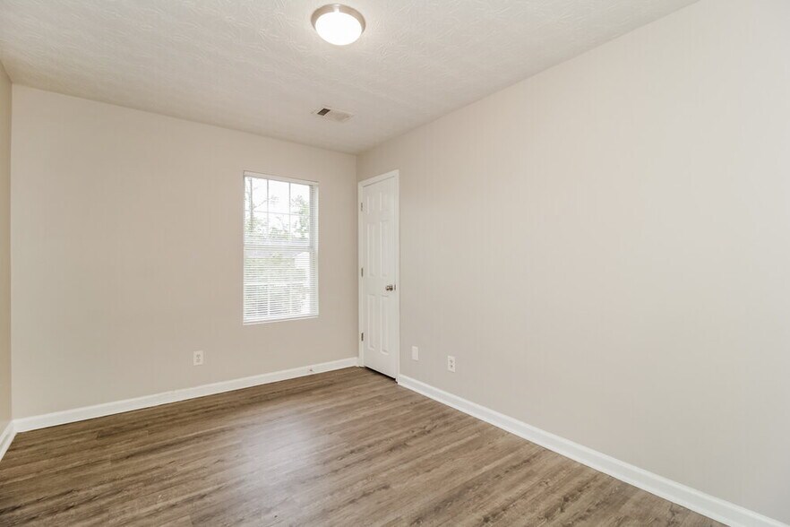 Building Photo - 2028 Oak Terrace Dr SE