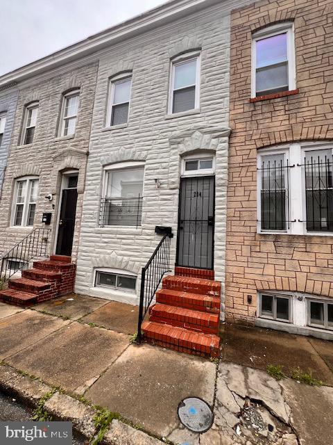 Building Photo - 204 N Rose St