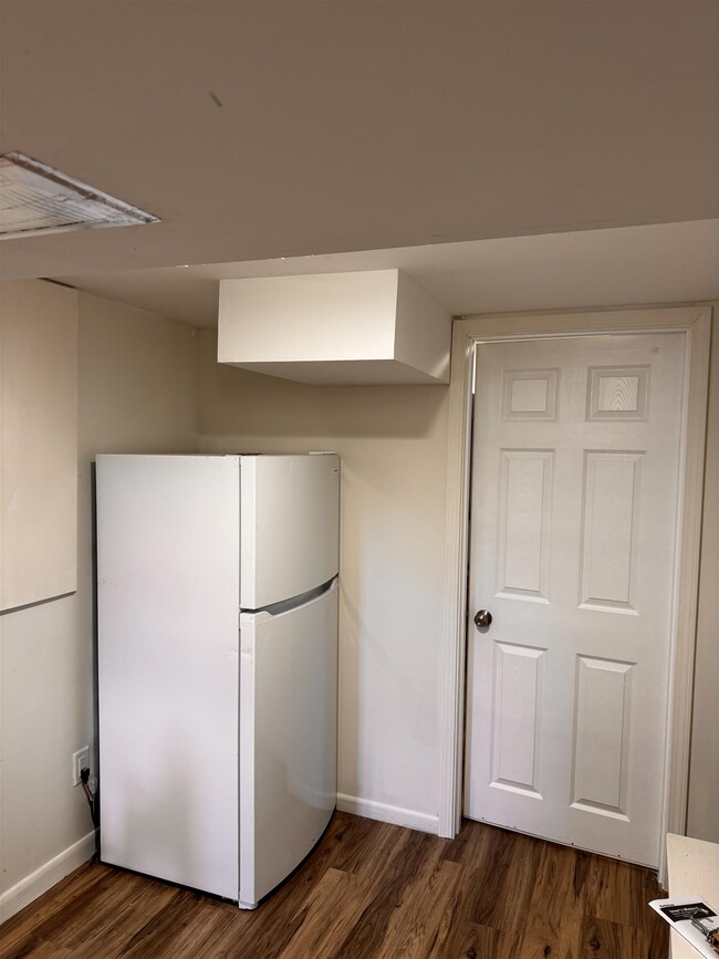 Building Photo - 513 S Brooks St