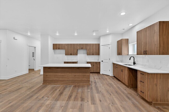 Building Photo - L199ER