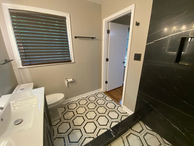 Primary Bath - 3483 Napoleon St
