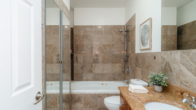 Building Photo - 3710 W Wrightwood Ave