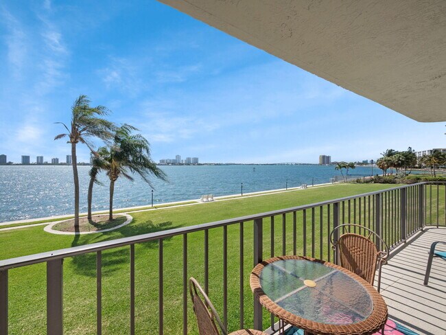 Primary Photo - 801 Lake Shore Dr