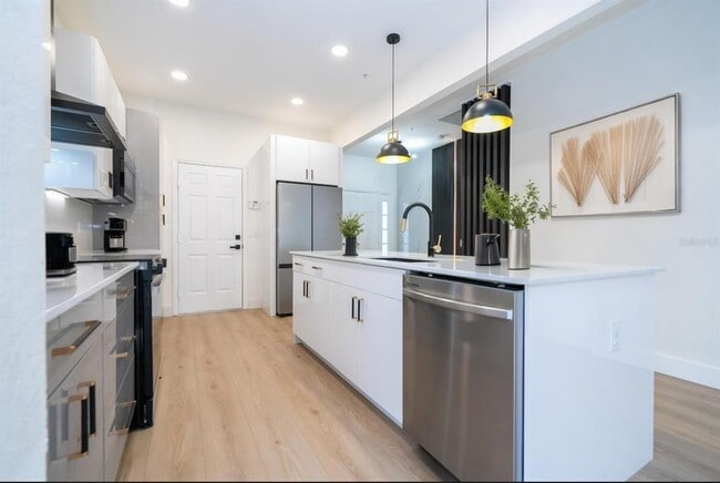 Building Photo - 7022 Cadiz Blvd