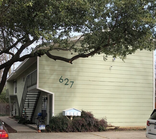 Primary Photo - 627 Texas St