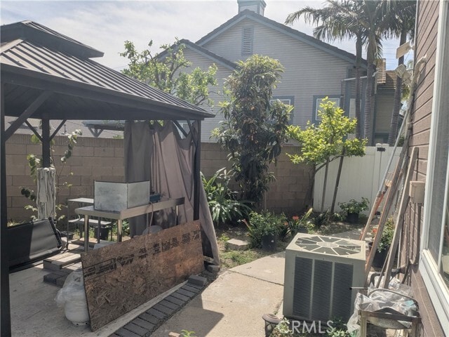 Building Photo - 820 N Justin Pl