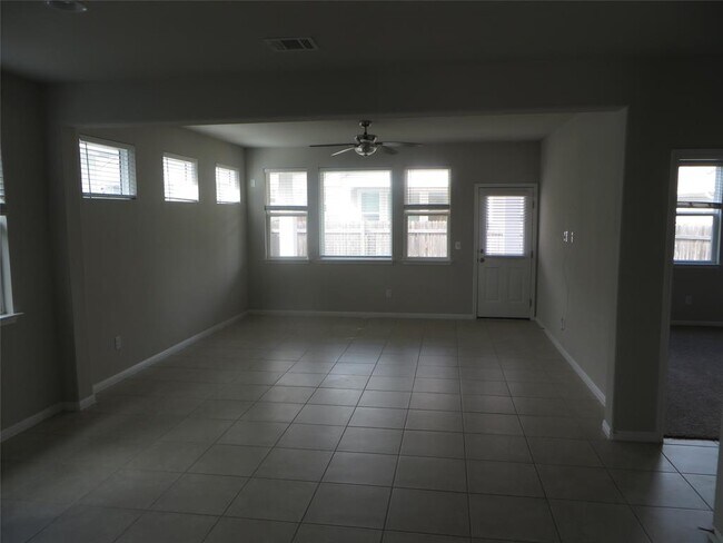Building Photo - 301 La Escalera Dr
