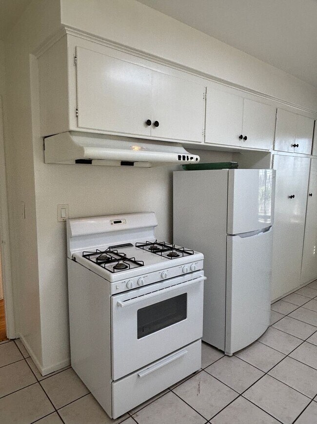 Building Photo - 215 S Baldwin Ave