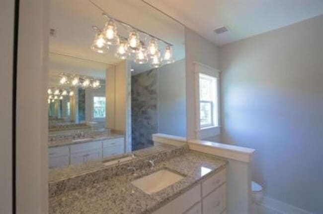 Building Photo - 224 W 5th Ave