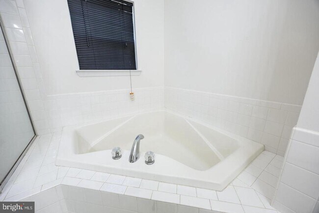 Building Photo - 9549 Wedge Way