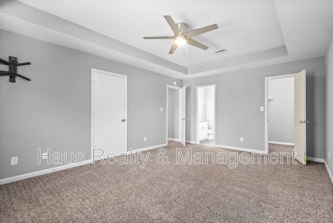 Building Photo - 830 Iris Ln